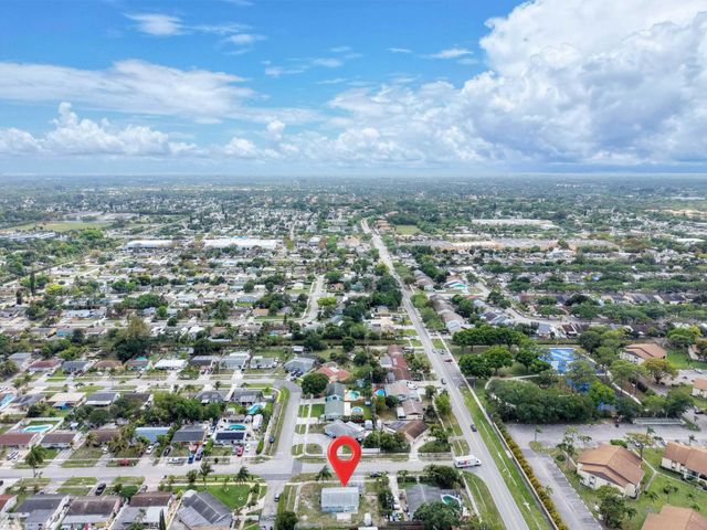 5669 S 35th Court, Greenacres, FL 33463