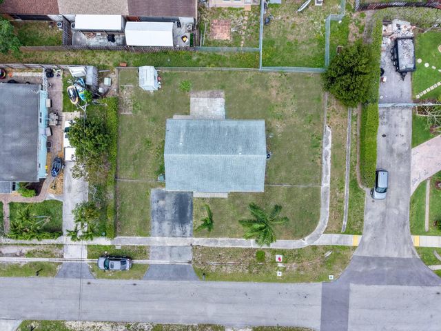 5669 S 35th Court, Greenacres, FL 33463