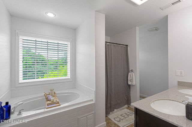 2208 Clover Vine Rd, Knoxville, TN 37931
