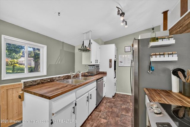 2427 Mark Avenue, Lansing, MI 48912