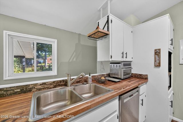2427 Mark Avenue, Lansing, MI 48912