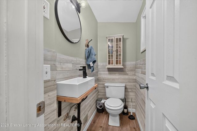2427 Mark Avenue, Lansing, MI 48912