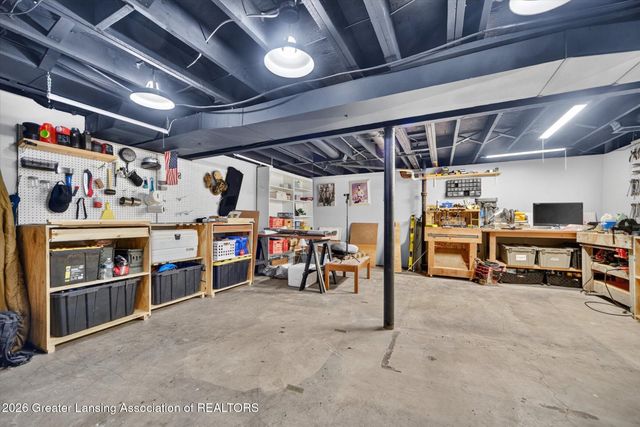 2427 Mark Avenue, Lansing, MI 48912
