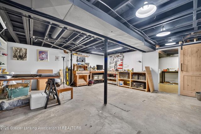 2427 Mark Avenue, Lansing, MI 48912