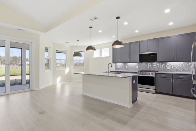 90 Fins Right Ln, Hardeeville, SC 29927