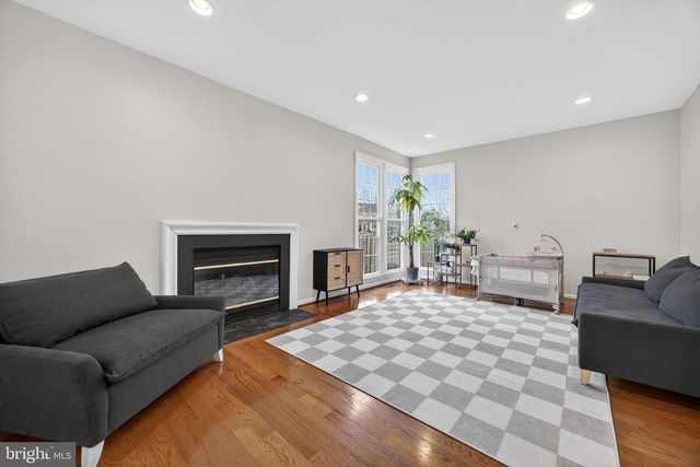 5812 STONE CREEK DR, Centreville, VA 20120