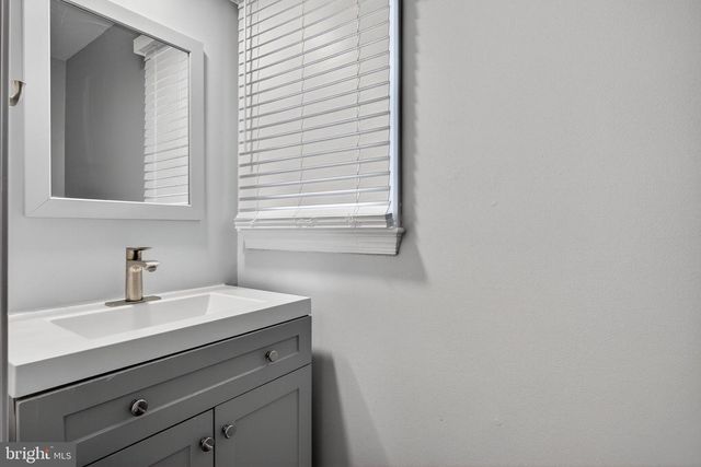 5812 STONE CREEK DR, Centreville, VA 20120