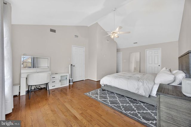 5812 STONE CREEK DR, Centreville, VA 20120