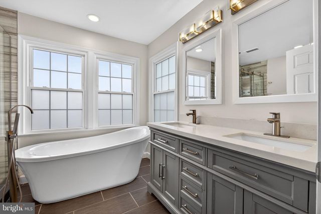 5812 STONE CREEK DR, Centreville, VA 20120