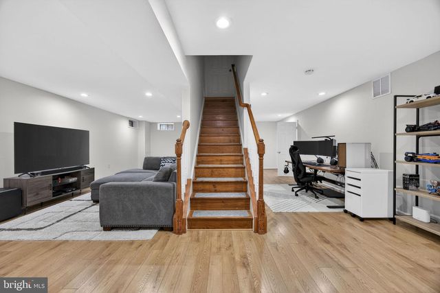 5812 STONE CREEK DR, Centreville, VA 20120