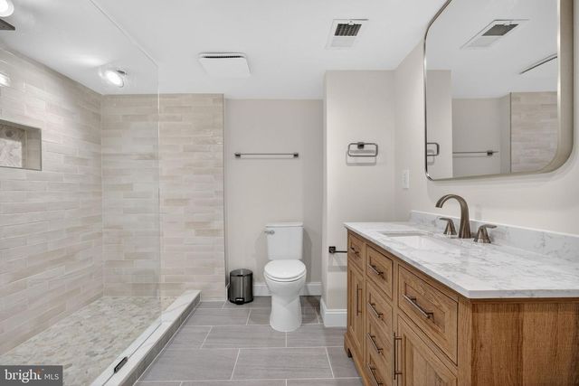 5812 STONE CREEK DR, Centreville, VA 20120