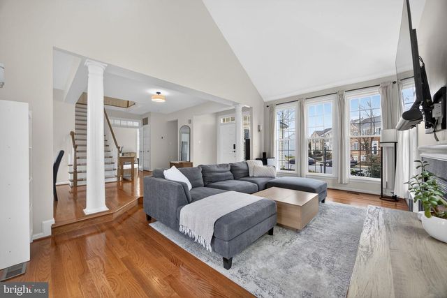 5812 STONE CREEK DR, Centreville, VA 20120