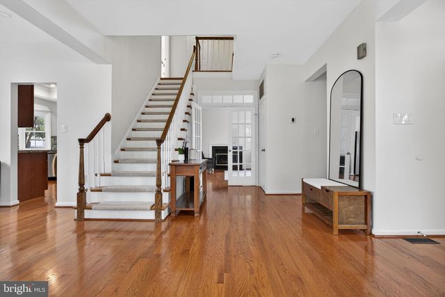 5812 STONE CREEK DR, Centreville, VA 20120