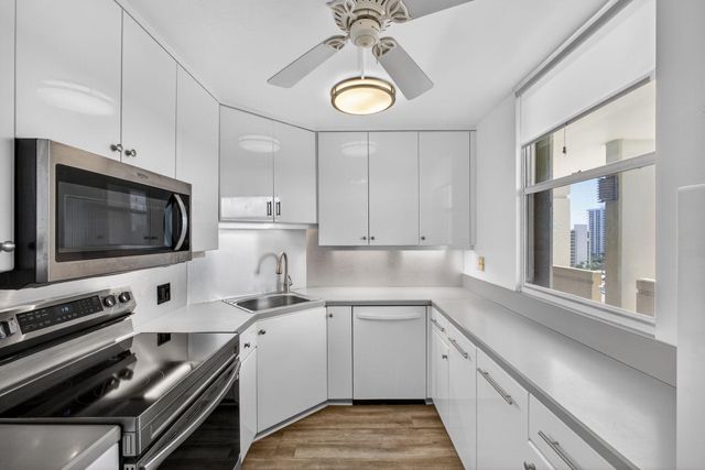 134 Lakeshore Drive T13, North Palm Beach, FL 33408