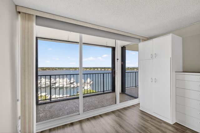 134 Lakeshore Drive T13, North Palm Beach, FL 33408