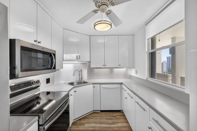 134 Lakeshore Drive T13, North Palm Beach, FL 33408