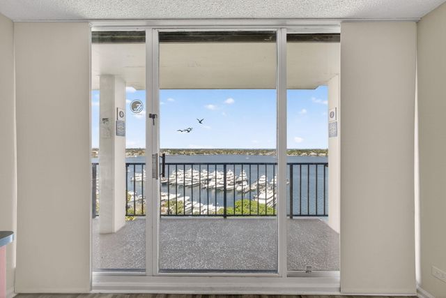 134 Lakeshore Drive T13, North Palm Beach, FL 33408