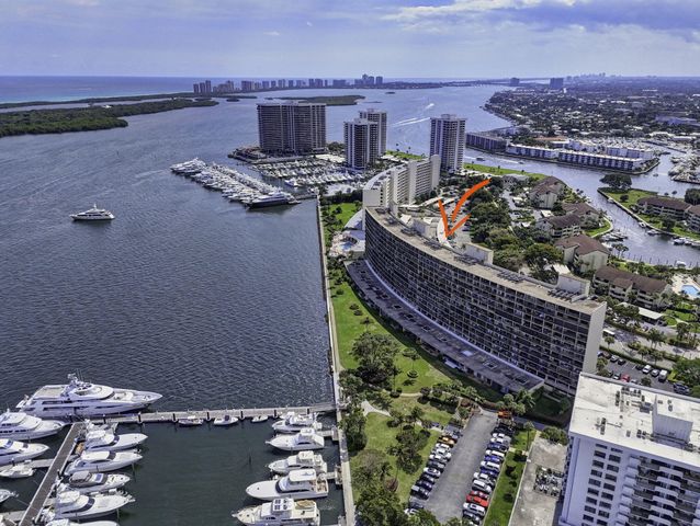 134 Lakeshore Drive T13, North Palm Beach, FL 33408