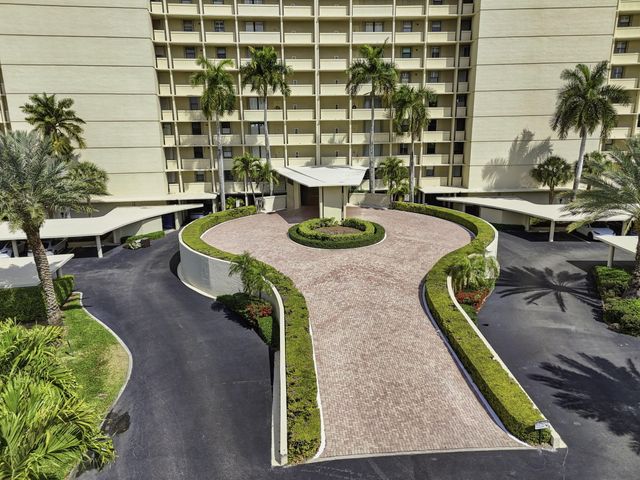 134 Lakeshore Drive T13, North Palm Beach, FL 33408