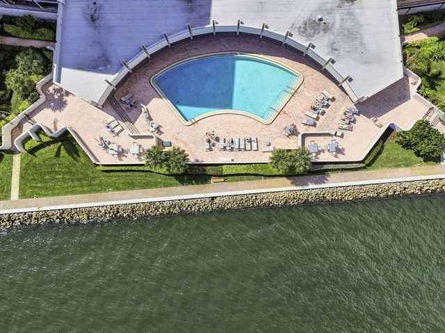 134 Lakeshore Drive T13, North Palm Beach, FL 33408