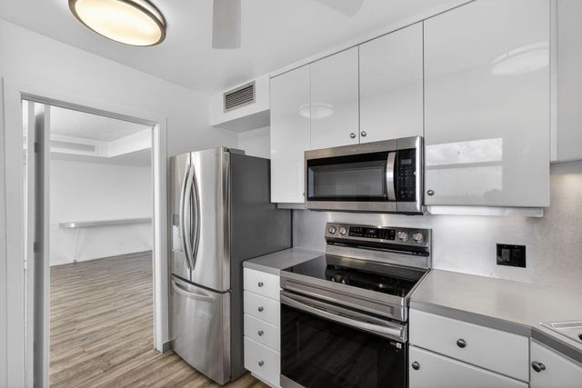 134 Lakeshore Drive T13, North Palm Beach, FL 33408