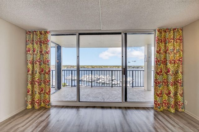 134 Lakeshore Drive T13, North Palm Beach, FL 33408