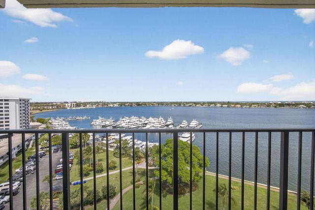 134 Lakeshore Drive T13, North Palm Beach, FL 33408