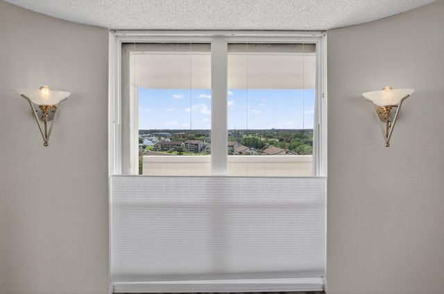 134 Lakeshore Drive T13, North Palm Beach, FL 33408