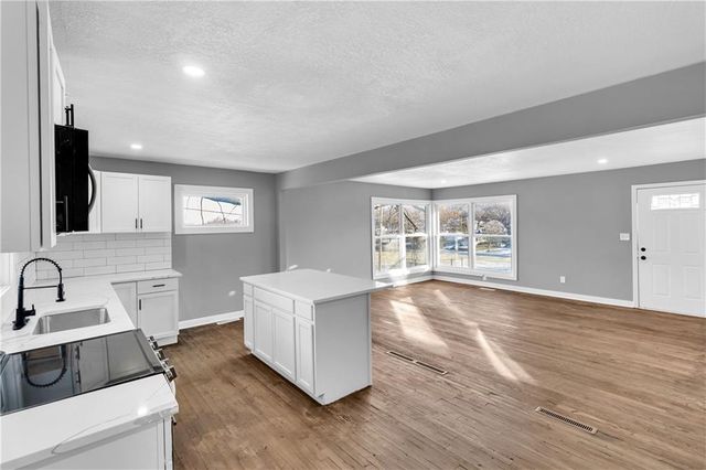 124 N Arlington Avenue, Independence, MO 64053