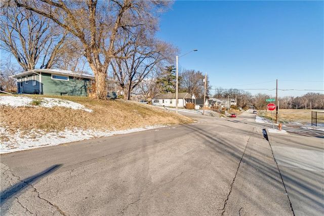 124 N Arlington Avenue, Independence, MO 64053