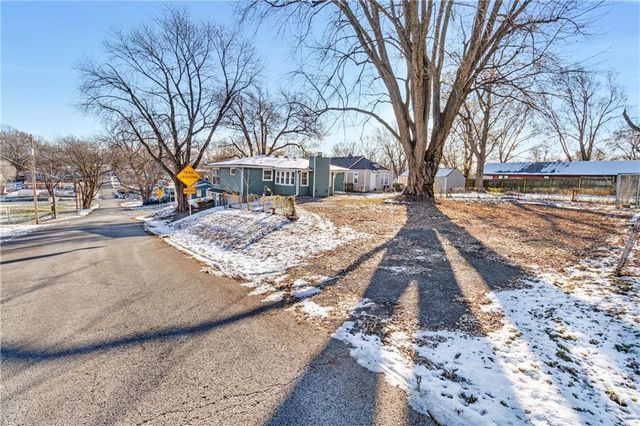 124 N Arlington Avenue, Independence, MO 64053