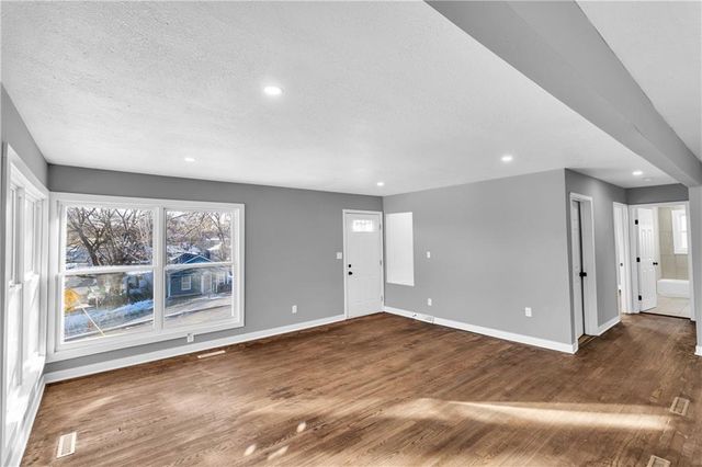 124 N Arlington Avenue, Independence, MO 64053