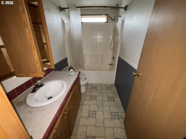 420 E 9TH Ave, Junction City, OR 97448