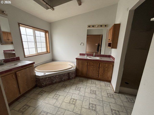 420 E 9TH Ave, Junction City, OR 97448