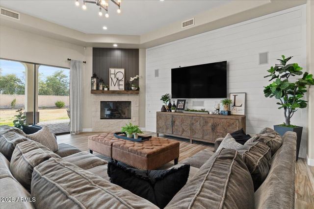 5827 S MARIN Court, Gilbert, AZ 85298