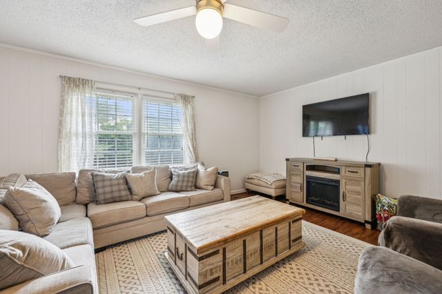 979 S Main St, S, Eagleville, TN 37060