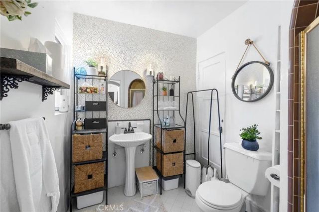 15401 Saticoy Street, Van Nuys, CA 91406