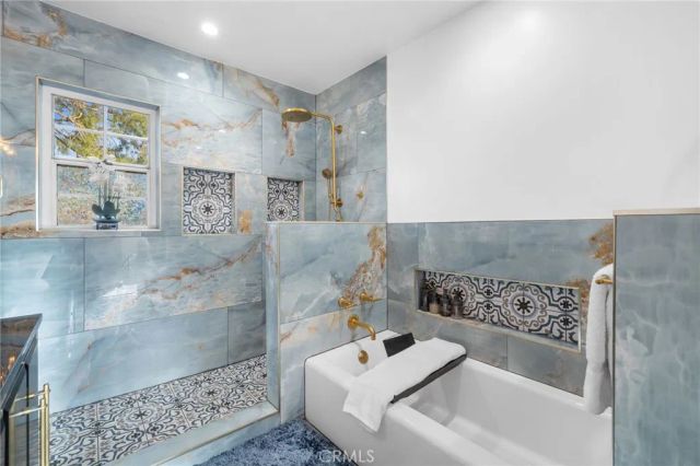 15401 Saticoy Street, Van Nuys, CA 91406