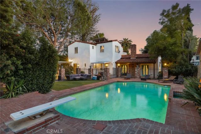 15401 Saticoy Street, Van Nuys, CA 91406