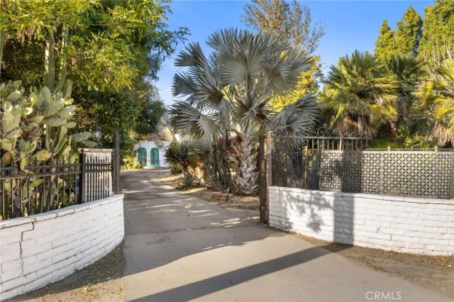 15401 Saticoy Street, Van Nuys, CA 91406