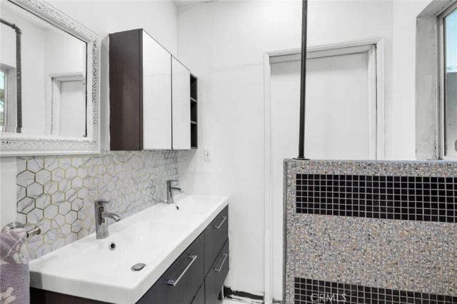 15401 Saticoy Street, Van Nuys, CA 91406