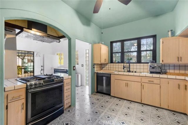 15401 Saticoy Street, Van Nuys, CA 91406