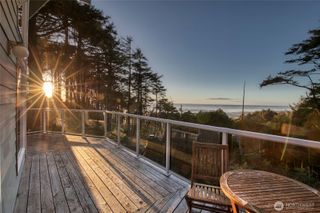 16 Koala Lane, Pacific Beach, WA 98571