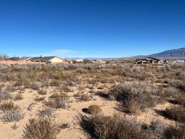 513 8th Street NE, Rio Rancho, NM 87124