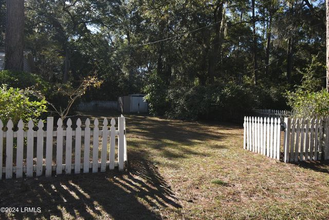 21 Mixon Road, St. Helena Island, SC 29920
