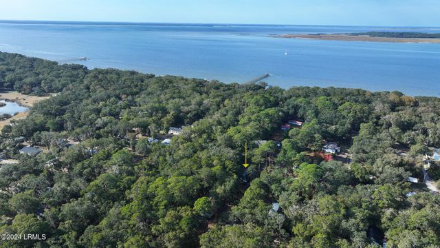 21 Mixon Road, St. Helena Island, SC 29920