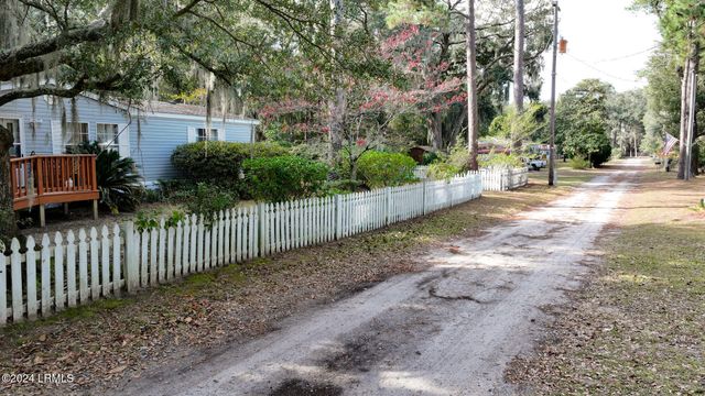 21 Mixon Road, St. Helena Island, SC 29920