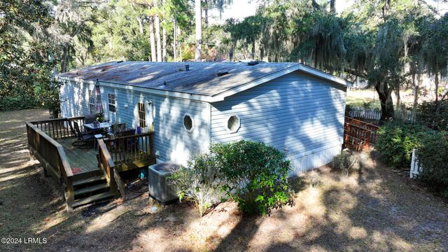 21 Mixon Road, St. Helena Island, SC 29920