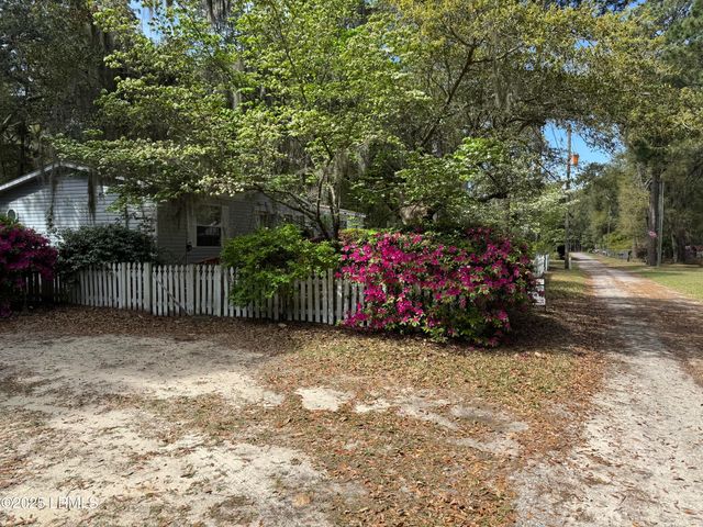 21 Mixon Road, St. Helena Island, SC 29920