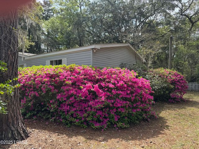 21 Mixon Road, St. Helena Island, SC 29920